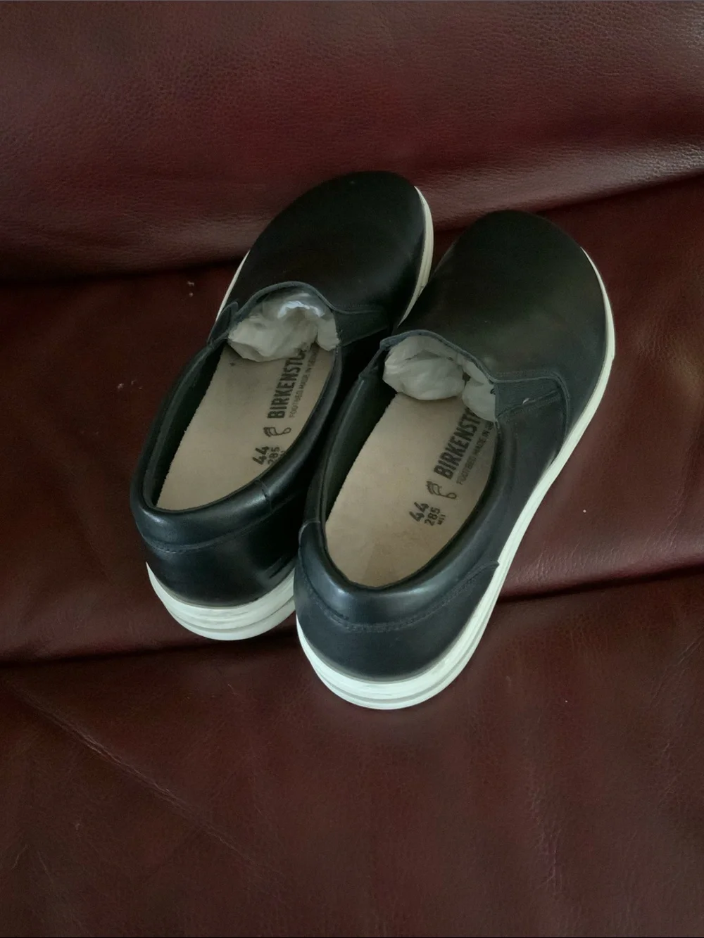 Birkenstock Oswego Black leather casual slip on sneakers. Barely used . Sz. 11.